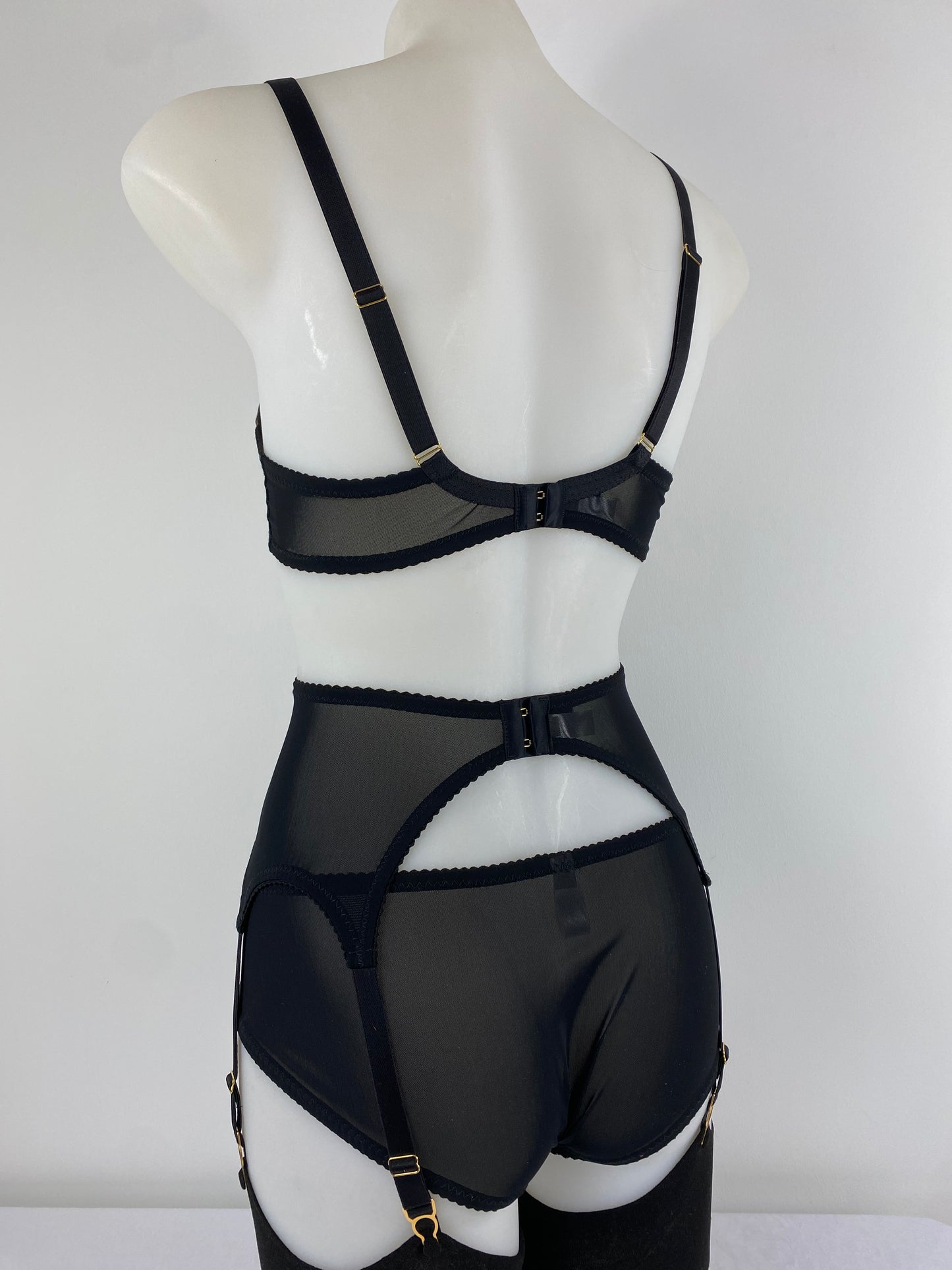 Giulietta Satin 6 Strap Suspender Belt