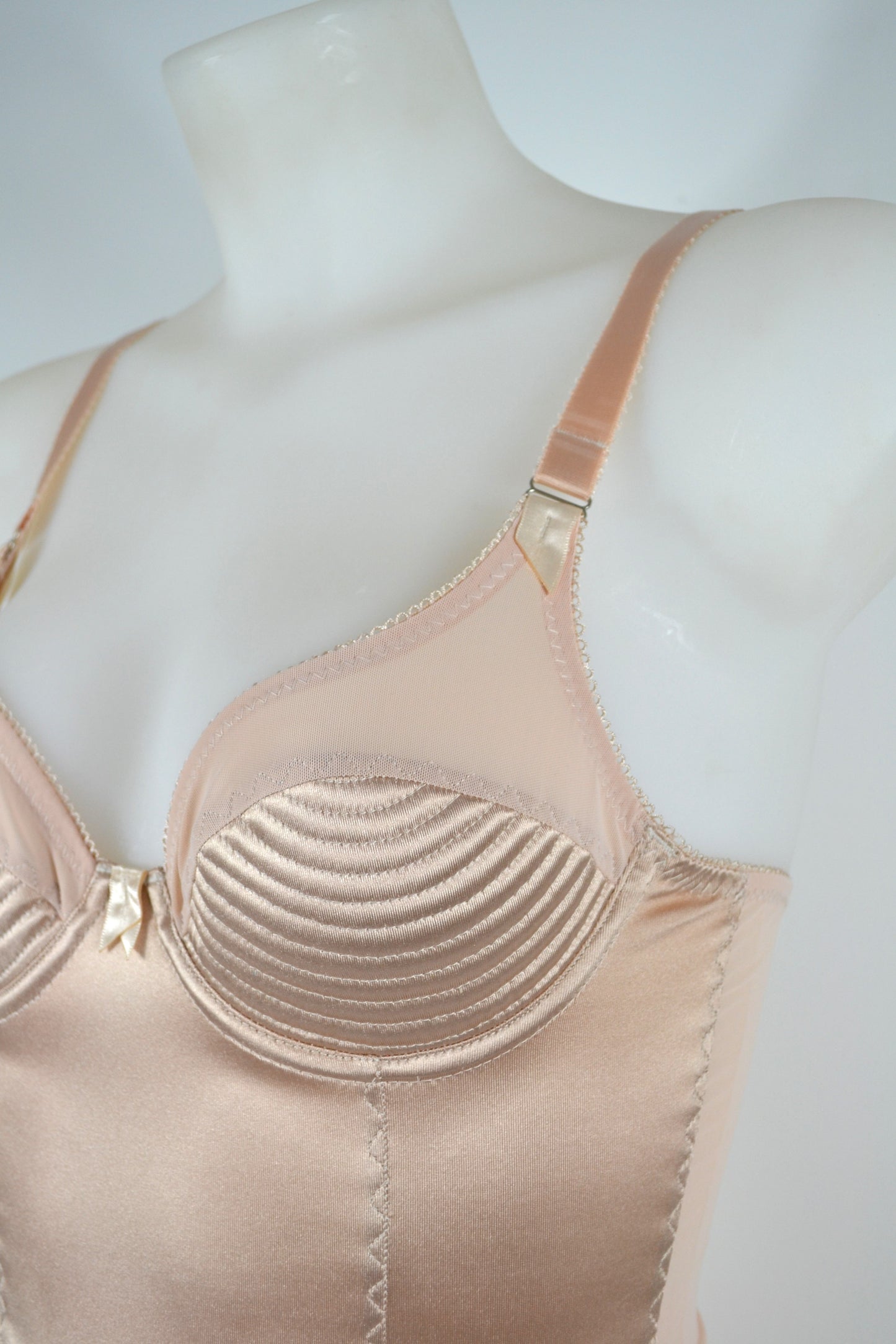 Biscotti corselette with vintage bullet bra inspired spiral stitching. Worn by a burlesque dancer, ideal showgirl lingerie costume. Bespoke lingerie made to measure in the UK