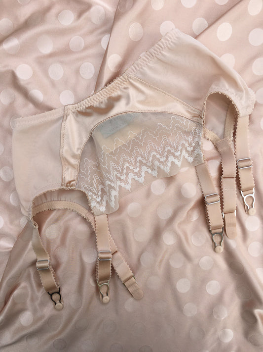 1920s inspired lingerie with art deco style sheer tulle embroidery. 1930s vintage style underwear, perfect for great Gatsby themes events. Art deco underwired bra with sheer retro art deco lace, six strap suspender belt and classic cut pantie knicker. Steel garter clips. Burlesque sheer nude skin peach biscotti lingerie and underwear made in the UK.