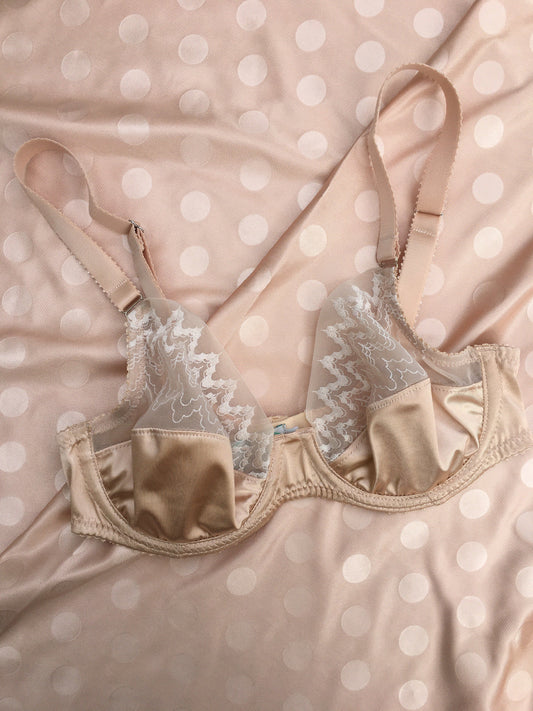 1920s inspired lingerie with art deco style sheer tulle embroidery. 1930s vintage style underwear, perfect for great Gatsby themes events. Art deco underwired bra with sheer retro art deco lace, six strap suspender belt and classic cut pantie knicker. Steel garter clips. Burlesque sheer nude skin peach biscotti lingerie and underwear made in the UK.