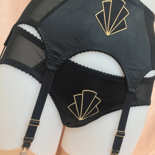 art deco lingerie black and gold 1920s underwear hand made in the uk by Pip & Pantalaimon suspender belt panties knickers underwired bra