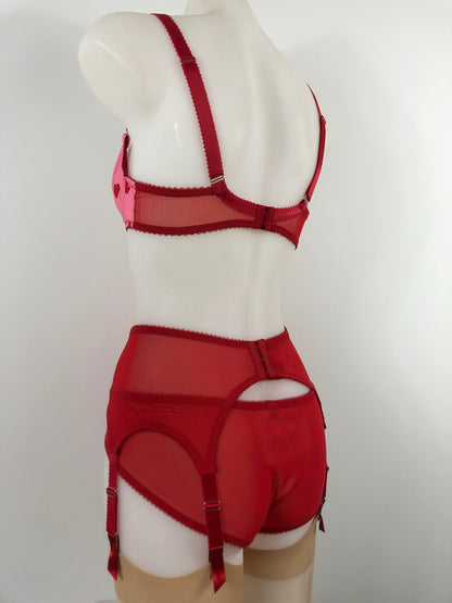 red and pink heart lingerie. vintage inspired six strap suspender belt with pink heart front and red mesh sides, perfect for valentines cheesecake pin ups, six suspender garter straps to hold up seamed stockings. A fun, bold, playful retro inspired underwear set