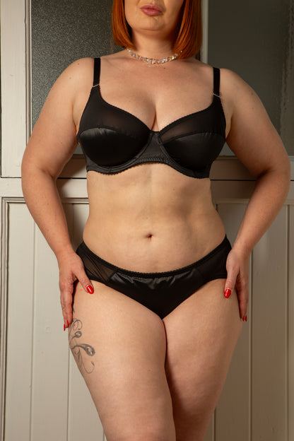 black classic lingerie knicker in black satin. vintage and retro inspired plus size lingerie by pip and pantalaimon