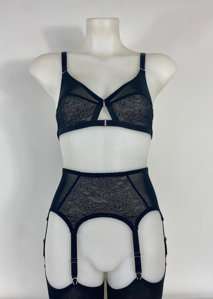 Black Cameo 6 Strap Suspender Belt