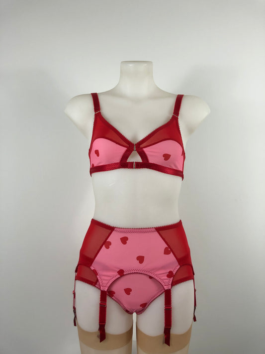 red and pink heart lingerie. vintage inspired six strap suspender belt with pink heart front and red mesh sides, perfect for valentines cheesecake pin ups, six suspender garter straps to hold up seamed stockings. A fun, bold, playful retro inspired underwear set