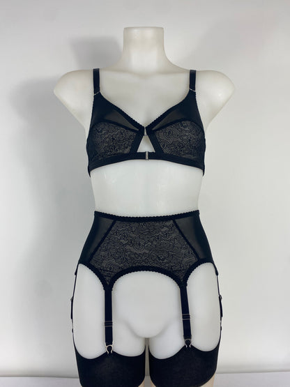 Black Cameo 6 strap black lace suspender belt with six steel suspender straps