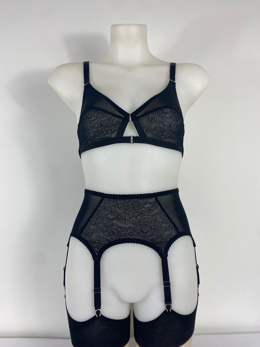 Black Cameo 6 strap black lace suspender belt with six steel suspender straps