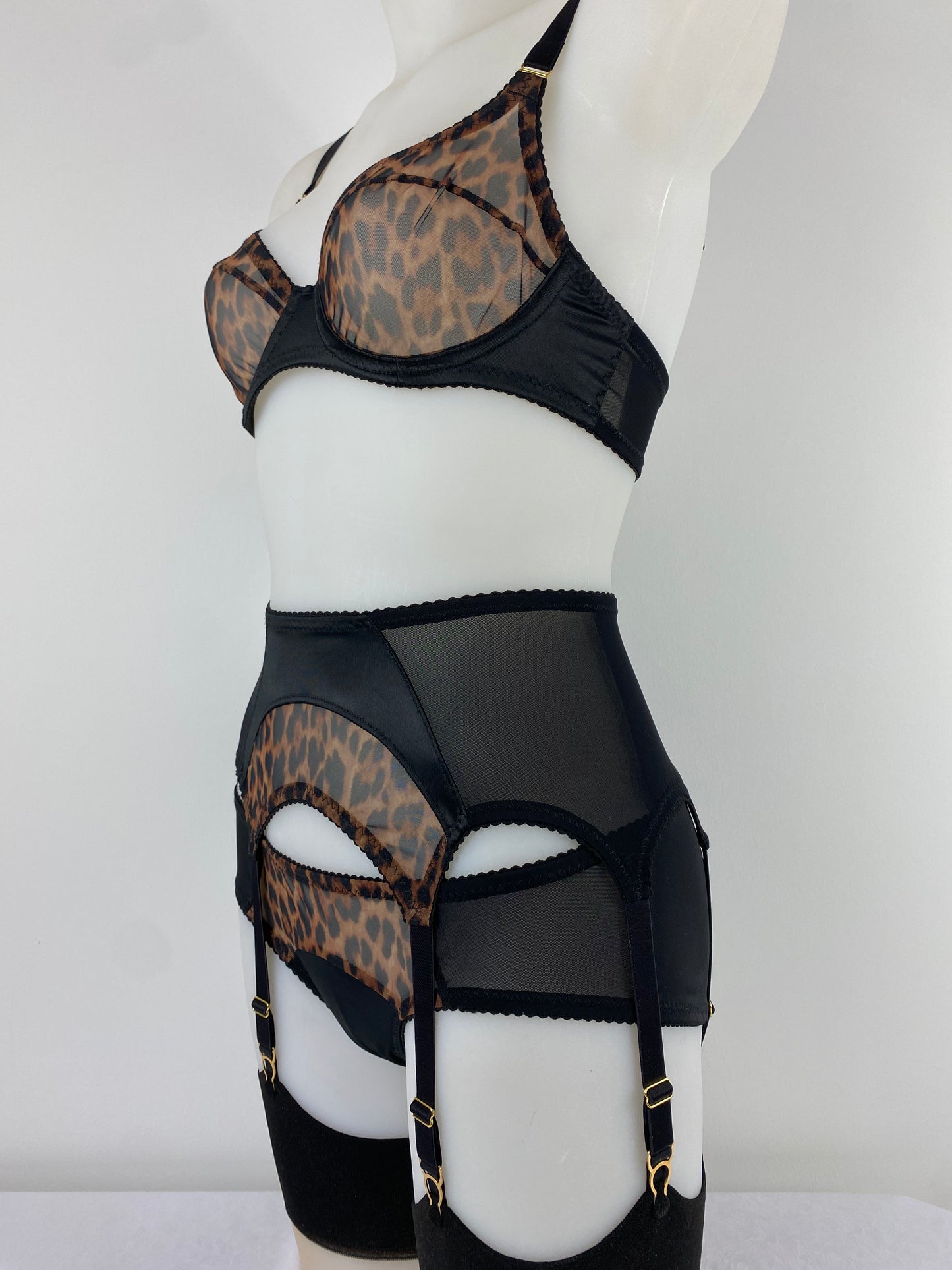 Giulietta Satin 6 Strap Suspender Belt
