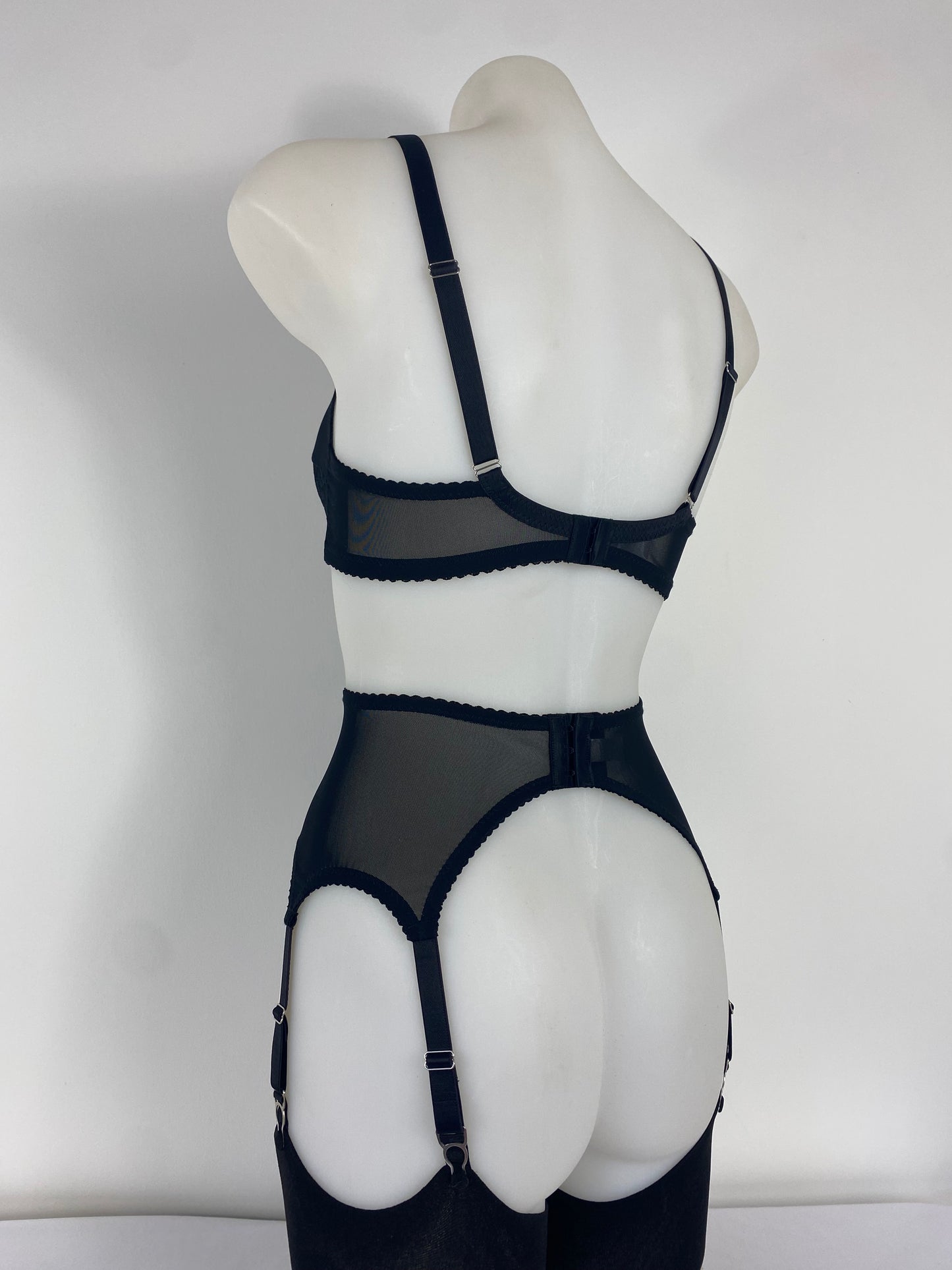 Black Cameo 6 strap black lace suspender belt with six steel suspender straps