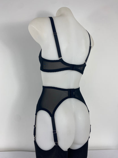 Black Cameo 6 strap black lace suspender belt with six steel suspender straps