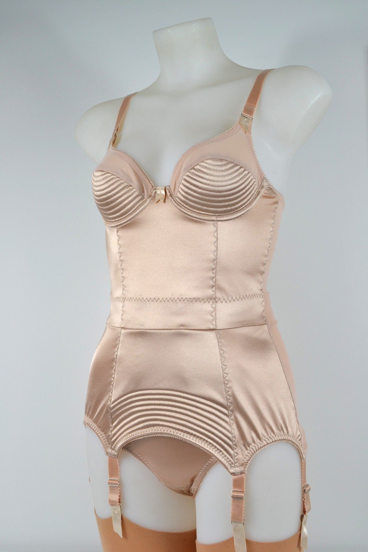 Biscotti corselette with vintage bullet bra inspired spiral stitching. Worn by a burlesque dancer, ideal showgirl lingerie costume. Bespoke lingerie made to measure in the UK 