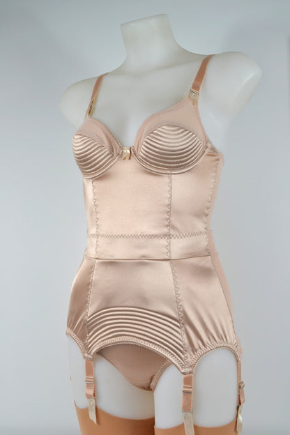 Biscotti corselette with vintage bullet bra inspired spiral stitching. Worn by a burlesque dancer, ideal showgirl lingerie costume. Bespoke lingerie made to measure in the UK 