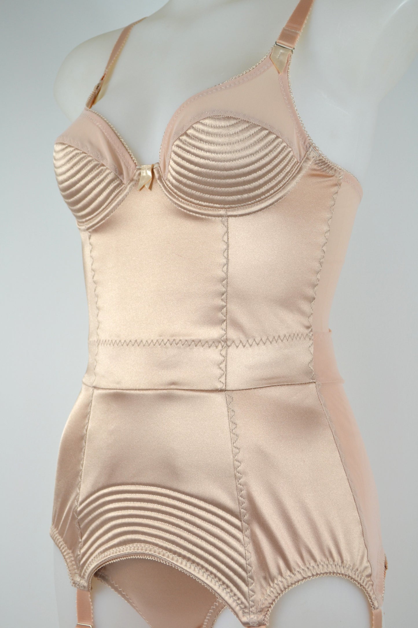 Biscotti corselette with vintage bullet bra inspired spiral stitching. Worn by a burlesque dancer, ideal showgirl lingerie costume. Bespoke lingerie made to measure in the UK 