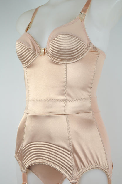 Biscotti corselette with vintage bullet bra inspired spiral stitching. Worn by a burlesque dancer, ideal showgirl lingerie costume. Bespoke lingerie made to measure in the UK 