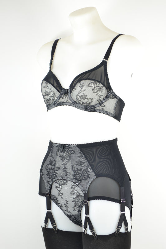 Claudia 6 Y-Strap Suspender Belt