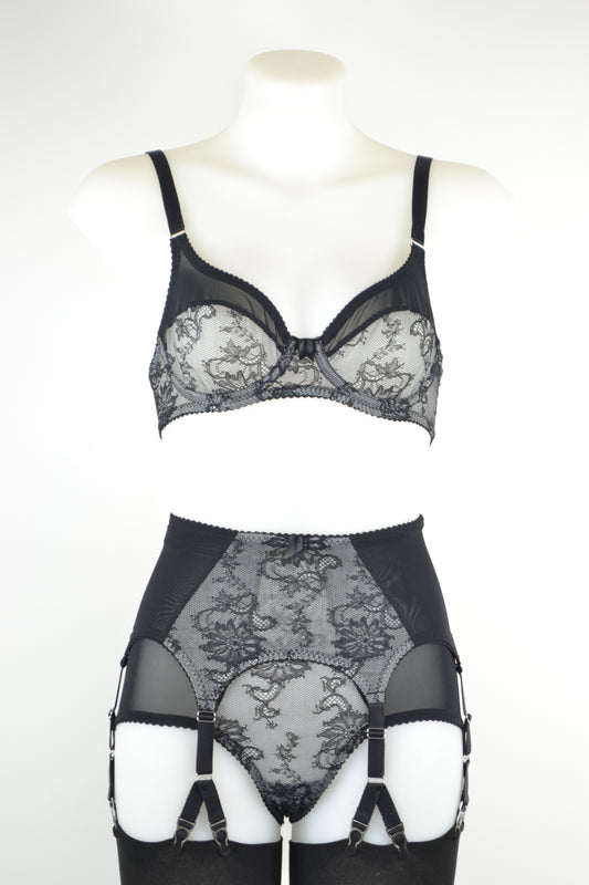 Claudia 6 Y-Strap Suspender Belt