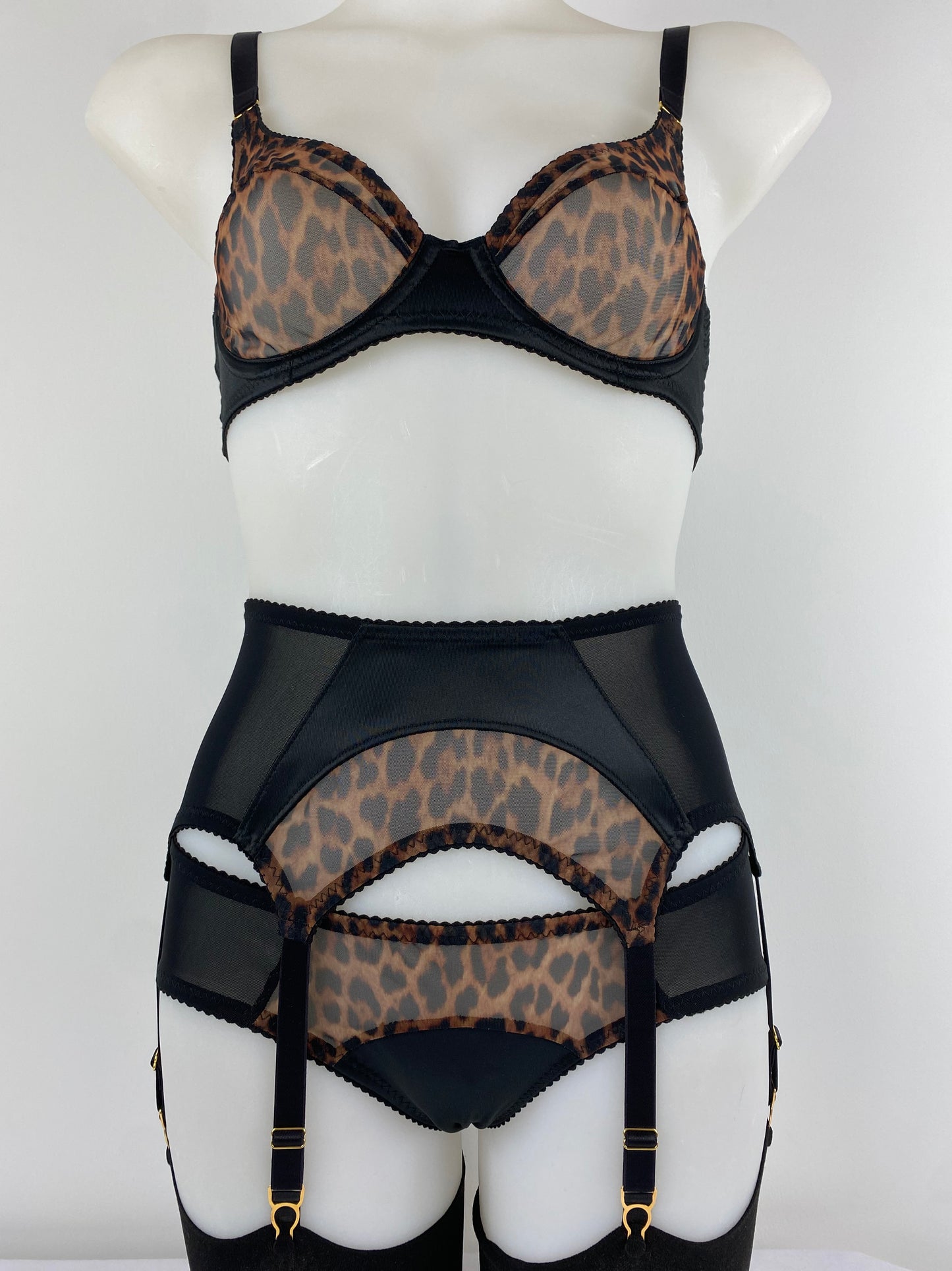 Giulietta Satin 6 Strap Suspender Belt