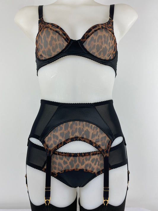 Giulietta Satin 6 Strap Suspender Belt