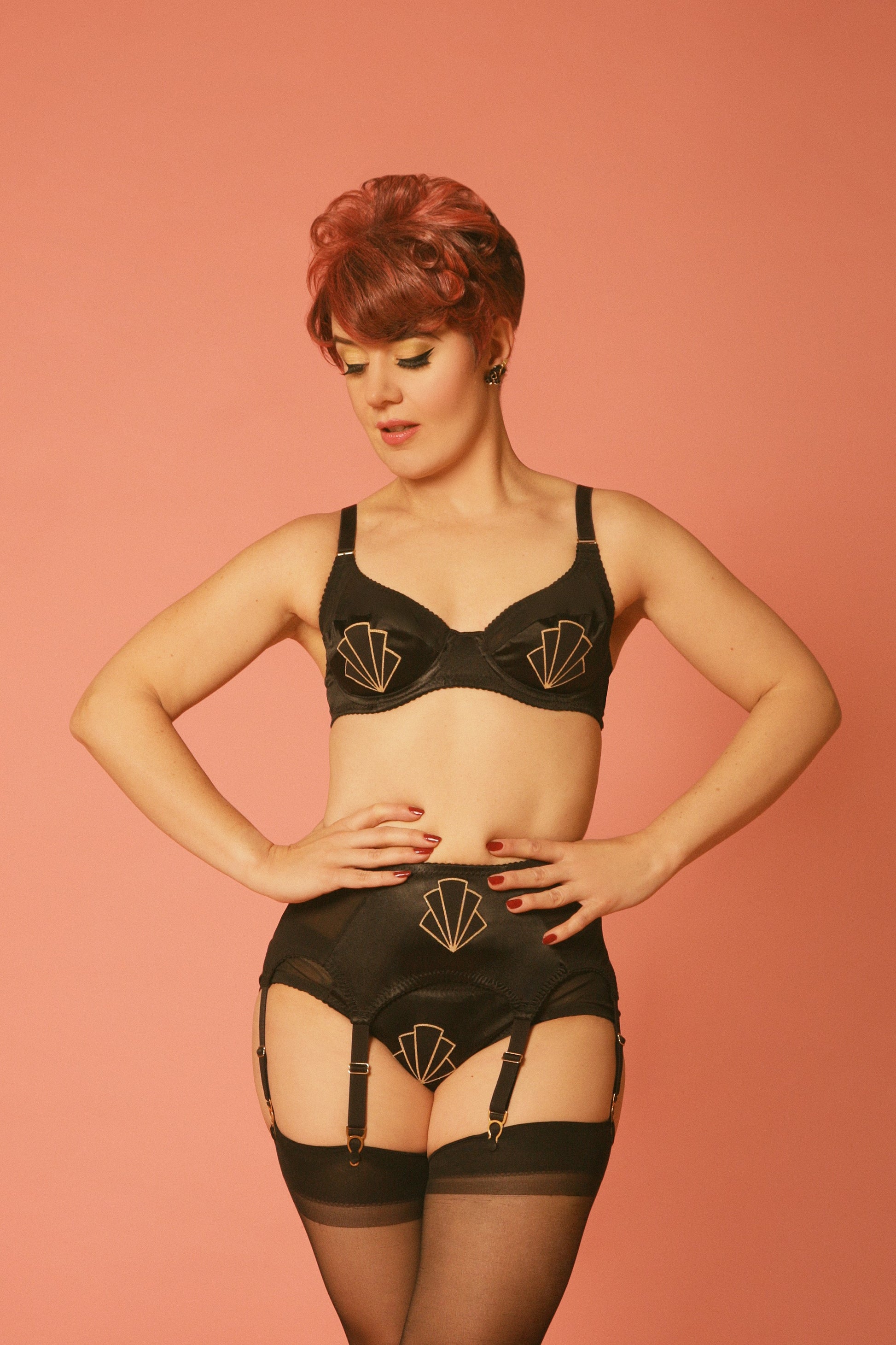 1920s inspired lingerie with art deco style black and gold motif. 1930s vintage style underwear, perfect for great Gatsby themes events. Art deco underwired bra with retro motif, six strap suspender belt and classic cut pantie knicker. Gold hardwear and garter clips. Burlesque lingerie and underwear made in the UK.