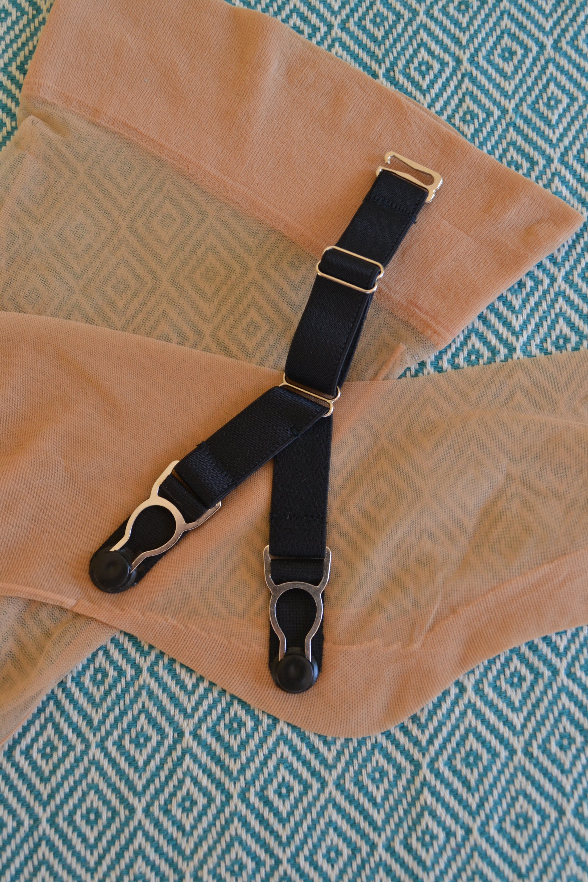  Double suspender straps Y strap garter with a hook on top to attach your corset or masque to seamed nylon stockings. 15mm wide elastic in colour black red white and nude beige biscotti peach. 