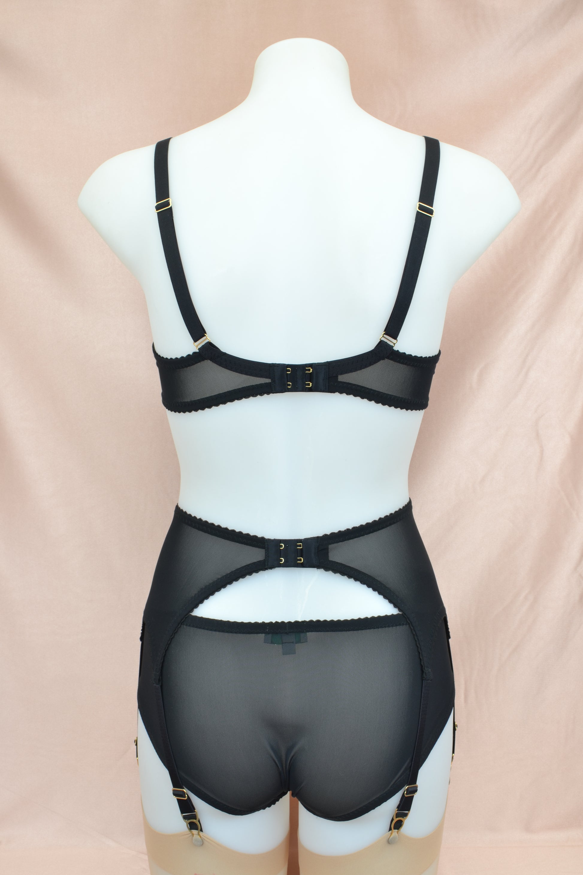 1920s inspired lingerie with art deco style black and gold motif. 1930s vintage style underwear, perfect for great Gatsby themes events. Art deco underwired bra with retro motif, six strap suspender belt and classic cut pantie knicker. Gold hardwear and garter clips. Burlesque lingerie and underwear made in the UK.