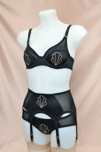 1920s inspired lingerie with art deco style black and gold motif. 1930s vintage style underwear, perfect for great Gatsby themes events. Art deco underwired bra with retro motif, six strap suspender belt and classic cut pantie knicker. Gold hardwear and garter clips. Burlesque lingerie and underwear made in the UK.