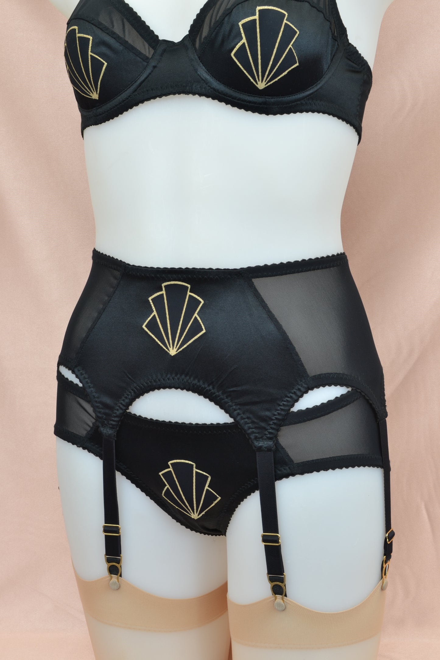 1920s inspired lingerie with art deco style black and gold motif. 1930s vintage style underwear, perfect for great Gatsby themes events. Art deco underwired bra with retro motif, six strap suspender belt and classic cut pantie knicker. Gold hardwear and garter clips. Burlesque lingerie and underwear made in the UK. 