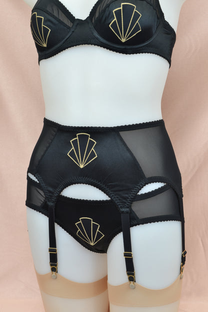 1920s inspired lingerie with art deco style black and gold motif. 1930s vintage style underwear, perfect for great Gatsby themes events. Art deco underwired bra with retro motif, six strap suspender belt and classic cut pantie knicker. Gold hardwear and garter clips. Burlesque lingerie and underwear made in the UK.